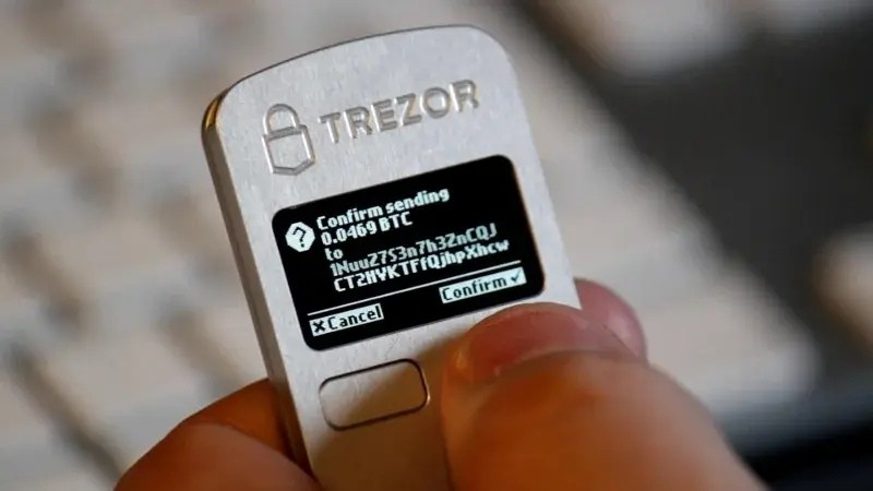 kriptovalyuta-koshelyok-trezor.jpg