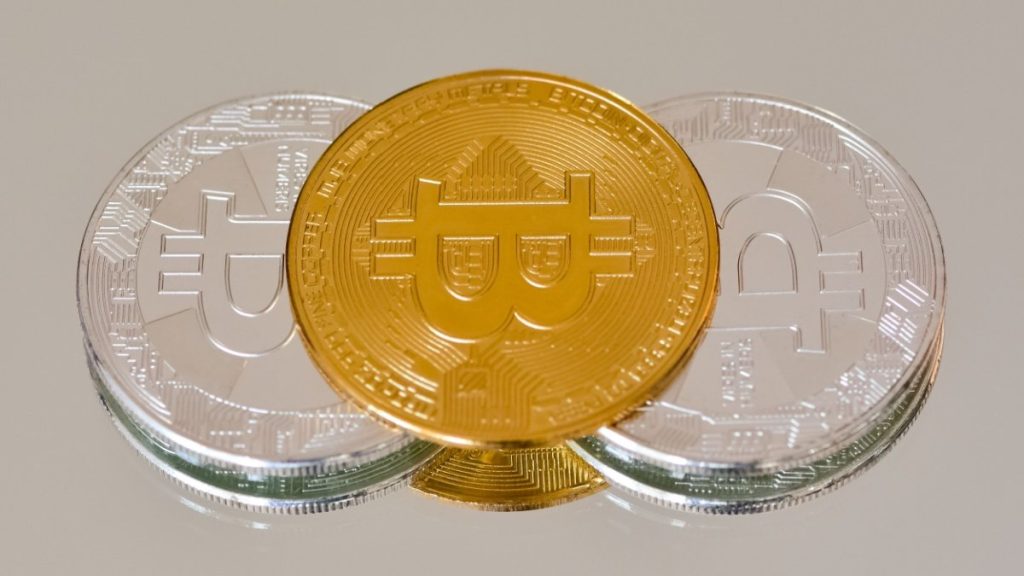 bitkoin-kriptovalyuta-bitcoin-1.jpg